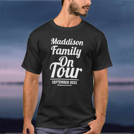 Família em camiseta de férias em turnê