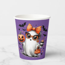 Fantasma da Menina das Halloween no fundo roxo