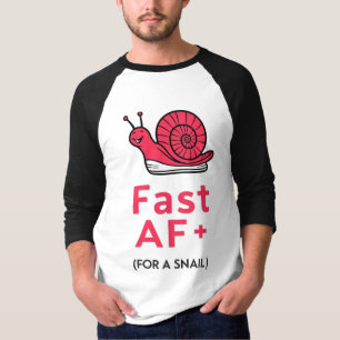 "Fast AF: T-shirt de caracol Vestida a neaker"