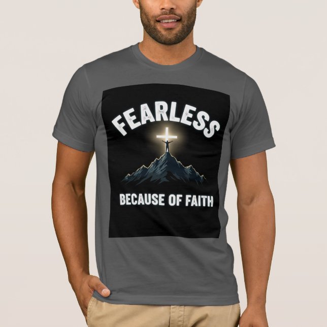  Fearless Because of Faith Christian Men’s T-Shirt (Frente)