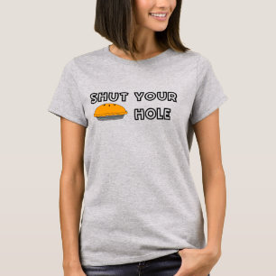 Feche seu t-shirt do furo da torta