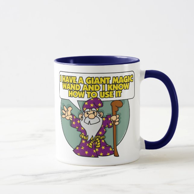 Feiticeiro com caneca da varinha (Direita)