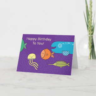 Feliz Aniversário sob o Cartão do Mar com Peixe