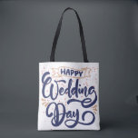 Feliz Dia do Casamento Tote Bag - Presente Românti<br><div class="desc">Celebre seu dia especial com este belo desenho do "Feliz Dia do Casamento" - uma mistura perfeita de encanto e praticidade. Quer você esteja dando para uma noiva, noiva, dama de honra, ou usando isso como um favor de festa de casamento pensado, este bolsa elegante é um guardião que eles...</div>