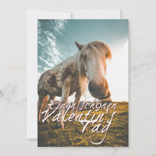 Feliz dia dos namorados com cavalo olhando