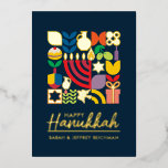 Feliz Hanukkah / Foil Judeu Chanukah<br><div class="desc">Feliz Hanukkah / Cartões de natal Geométricos Modernos de Chanukah em Real Folha de Ouro no Marinho Negro. Menorah, Dreidel, Rosquinhas, estrelas e azeite... Estão todos aqui. Símbolos judaicos de Hanukkah Espaço para adicionar seu texto personalizado na frente e ao contrário. Hebraico no verso diz, "Chanukah Sameach" - Feliz Chanucá....</div>