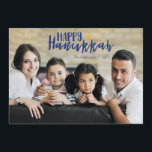Feliz Hanukkah Star do Cartão com fotos David Holi<br><div class="desc">Na moda e feliz Estrela de Hanukkah do Cartão com fotos David Holiday é perfeito para todos os seus amigos e família nesta temporada de férias. Personalize o texto com seu nome de família e o ano e troque a foto por uma foto de seus filhos, animais de estimação ou...</div>