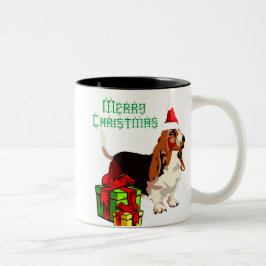 Feliz Natal Basset Hound com caneca dos presentes