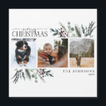 Feliz Natal Black Winter Floral Magnet<br><div class="desc">Apresentando o feliz Natal Black Winter Botanical Photo Magnet Holiday Card! Este belo cartão apresenta três das suas fotos favoritas a preto e branco, com "Feliz Natal" num moderno texto escrito à mão e serif tipo duo. O cartão é decorado com botânicos verdes de inverno, escuros, vermelhos e dessaturados, fazer...</div>