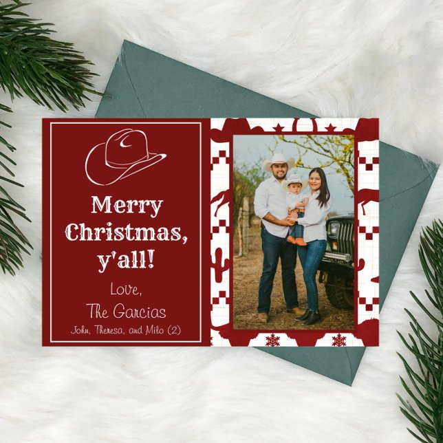 Feliz Natal - Cartão de Feriado Fotográfico de Cow (Merry Christmas y'all funny western cowboy texan christmas card red & white ugly sweater cowboy hat)