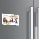 Feliz Natal Dourado Magneta de Férias de inverno<br><div class="desc">Procurando um cartão de feriado único que realmente se destacará? Confira nosso feliz Natal Dourado Inverno Verde Botânico com foto Feriada Magnet! Este belo cartão apresenta três das suas fotos favoritas, rodeadas por motivos festivos vermelhos e verdes de inverno. A caligrafia moderna completa a aparência, fazer este cartão de feriado...</div>