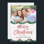 Feliz Natal e Cartão com fotos do Garland Script<br><div class="desc">Feliz Natal Garland Manda Lettered Família Script ou Cartão com fotos Corporativo. A foto e o texto deste script de pincel com letra manual podem ser atualizados e personalizados com sua foto e seu nome de família.</div>
