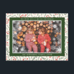 Feliz Natal Flocos de Neve Cartão de Férias<br><div class="desc">Feliz Natal Flocos de Neve Cartão de Feriado Fotográfico - apresenta a sua fotografia impressionante rodeada por flocos de neve brancos e flocos de snowdelly e bagas. Nosso modelo torna tão fácil para você personalizar seu cartão de Natal. Todo texto é editável. O cartão faz parte de uma coleção. Desenvolvido...</div>