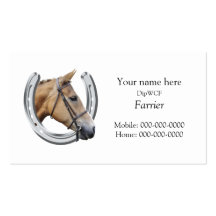 Ferradura prateada com dentro de cabeça de cavalo