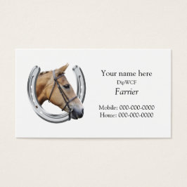 Ferradura prateada com dentro de cabeça de cavalo