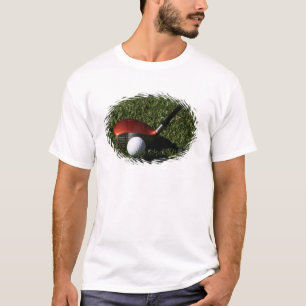 Ferro do golfe e t-shirt dos homens da bola