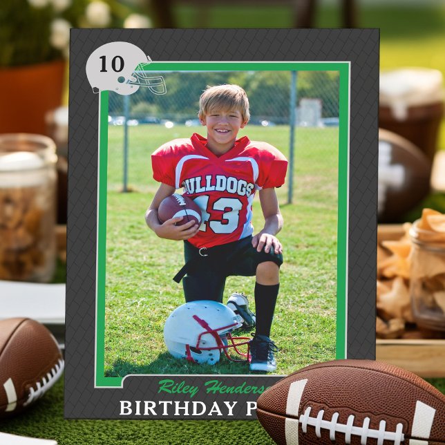 Festa de aniversário de Cartão de Futebol Fotográf (Football trading card birthday invitations.)