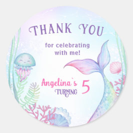 Festa de aniversário do adesivo redondo clássico.