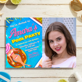 Festa na Piscina - Garota com Convite de Foto