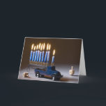 Festividades Cartão Azul de Caminhão Menorah Chanukah<br><div class="desc">Mande cumprimentos a Chanukah com um Menorah num caminhão azul com sonhos.</div>