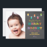 Festividades Cartão com fotos de Feriado de Quadro de Referênci<br><div class="desc">Adicione a sua imagem de família favorita a esta linda e colorida corda de luzes cartão com fotos de feriado em tons amarelos brilhantes, verdes limões, azuis, rosa quente e roxo em um fundo de aparência de quadro-negro. O fundo é bolinhas verdes e brancas. O texto diz "Que Seus Dias...</div>