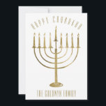 Festividades Cartão com fotos de Férias Moderno Feliz Chanukah<br><div class="desc">Compartilhe seus desejos de feriado nesta temporada de Chanukah com uma única placa fotográfica personalizada. Esta design festiva apresenta uma menorah dourada na frente da placa. Acima se lê "Happy Chanukah" e um nome de família abaixo do qual pode ser personalizado. A parte de trás do cartão apresenta uma foto...</div>