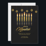 Festividades Cartão de Boas Festas de Velas de Hanukkah<br><div class="desc">Um cartão de Hanukkah elegante com fundo preto e sete velas acesas. Uma cobertura de ornamentos da Estrela de Davi pende da borda superior do cartão. (Vetores de Hanukkah por Vecteezy). O cartão é fácil de personalizar com sua mensagem, fonte, cor da fonte, forma e tipo de papel. Não é...</div>