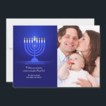 Festividades Cartão de Férias com Foto Feliz Hanukkah<br><div class="desc">Envie saudações de feriado junto com uma de suas fotos favoritas com este lindo cartão de foto de Chanukah em azul real com uma menorá acesa. (Holiday Vectors por Vecteezy). O cartão é fácil de personalizar com sua redação, fonte, cor da fonte, forma e tipo de papel. Não é exatamente...</div>
