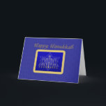 Festividades Cartão de Hanukkah Menorah<br><div class="desc">Menorah e estrela de David no quadro do ouro no fundo azul.</div>