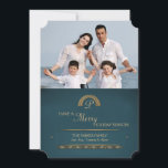 Festividades Cartão de Natal com Foto Inicial Dourada<br><div class="desc">Um cartão de Natal sem denominação específica com o sobrenome da família ou ano e um motivo decorativo.</div>
