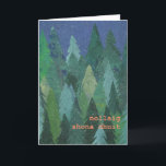 Festividades Cartão de Natal nevado da floresta: Gaélico<br><div class="desc">Um cartão de Natal chique com uma floresta de árvores de Natal na neve,  de um design de papel pintado à mão da colagem por Judy Adamson. O cumprimento na parte dianteira,  rotulação alaranjada/cor-de-rosa,  é Feliz Natal no gaélico irlandês e você pode personalizar a mensagem interna.</div>