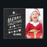 FESTIVIDADES CARTÃO POSTAL DE FOTO DO NATAL DE CHALKBOARD PRETO<br><div class="desc">CARTÃO COM FOTOS DE FERIADO DE NATAL DE CHALKBOARD. Fonte de giz divertida usada em um fundo de efeito de quadro negro. Desejo-lhe um Feliz Natal e um Feliz ano novo. Personalize com seu nome e foto da família. Elke Clarke© para a Galeria de Monogramas. Para um ditado diferente, entre...</div>