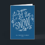 Festividades Deixe-o nevar | Cartão de Natal Azul<br><div class="desc">Cartão de férias branco com caligrafia branca moderna. Uma foto (plana e dobrada) está disponível para este design. Este cartão personalizável faz parte de uma coleção de feriados "Let It Snow" - itens correspondentes disponíveis.</div>