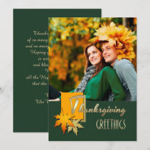 Feliz Ação de Graças. Cartão com fotos de Folhas