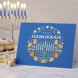Festividades Feliz Hanukkah Cartão de Férias<br><div class="desc">Celebre oito dias e oito noites do Festival das Luzes com cartões e presentes de Hanukkah. O festival das luzes está aqui. Acenda a menorá,  brinque com o dreidel e saboreie latkes e sufganiyots. Celebre o espírito do Hanukkah com amigos,  familiares e entes queridos desejando-lhes um Feliz Hanukkah.</div>