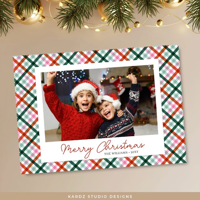 Festividades Foto: Moderno Gingham - Feliz Cartão de Natal (Front of card shown in 5 x 7 inches. Personalize and choose paper and corner style.)
