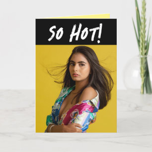 FESTIVIDADES SOBRE O CARTÃO DE ANIVERSÁRIO DA GAROTA QUENTE