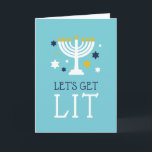 Festividades Vamos Sair | Cartão de Saudação Engraçado Hanukkah<br><div class="desc">Um cartão de saudação engraçado do Chanucá apresenta um fundo azul turquesa com "vamos acendido" e uma ilustração da menorah acesa com estrelas azul e branca. Personalize o dentro com uma mensagem e assinatura Hanukkah pré-impressas.</div>