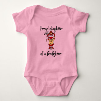 Filha orgulhosa do camiseta e dos presentes do