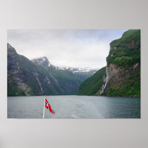 Fiorde de Geiranger com o poster norueguês da
