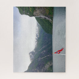 Fiorde de Geiranger com quebra-cabeça de serra de