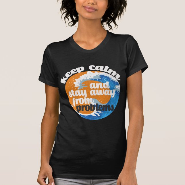 Fique calmo e longe dos problemas T-Shirt (Frente)