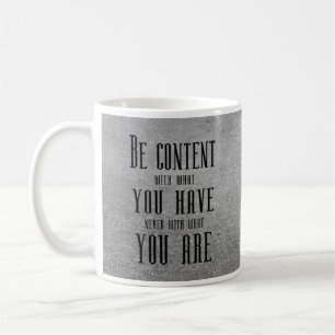 Fique contente com o que tem caneca de café