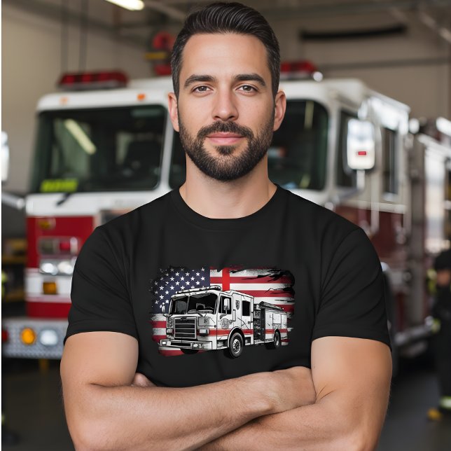  Fire Truck American Flag Distressed Men's T-Shirt (Criador carregado)