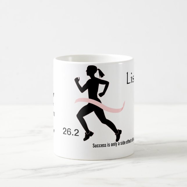 Fita do rosa da caneca da maratona das mulheres (Centro)
