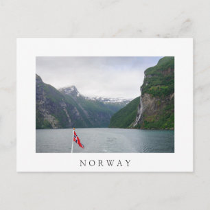 Fjoro Geiranger com cartão postal branco com bande