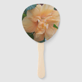 Flor de hibisco laranja em um leque portátil