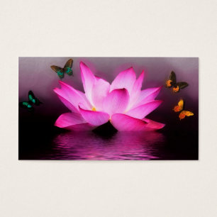 Flor de Lotus cor-de-rosa e borboletas coloridas