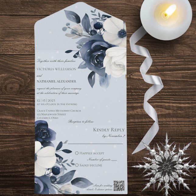 Floral azul-inverno e branco no código QR azul pál (Criador carregado)