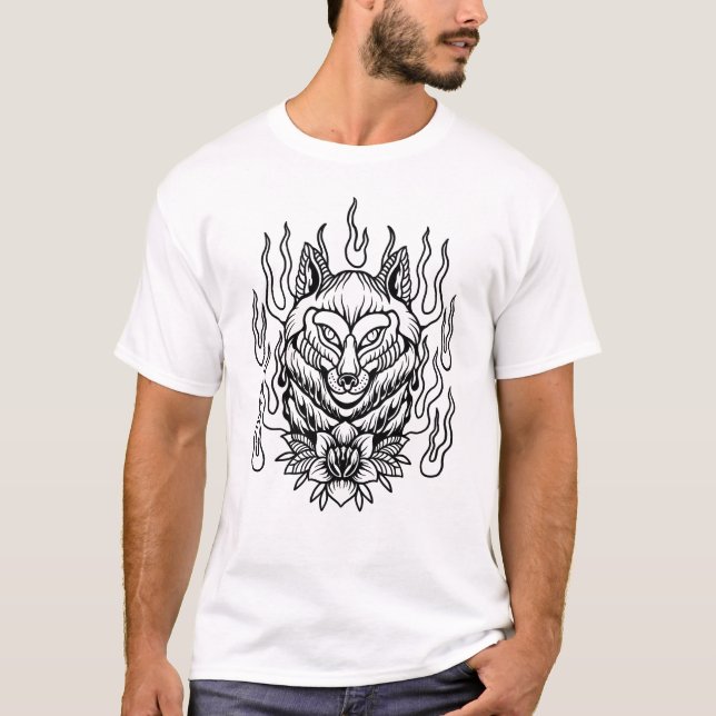 Flores de lobo com chamas tatuagem design T-Shirt (Frente)